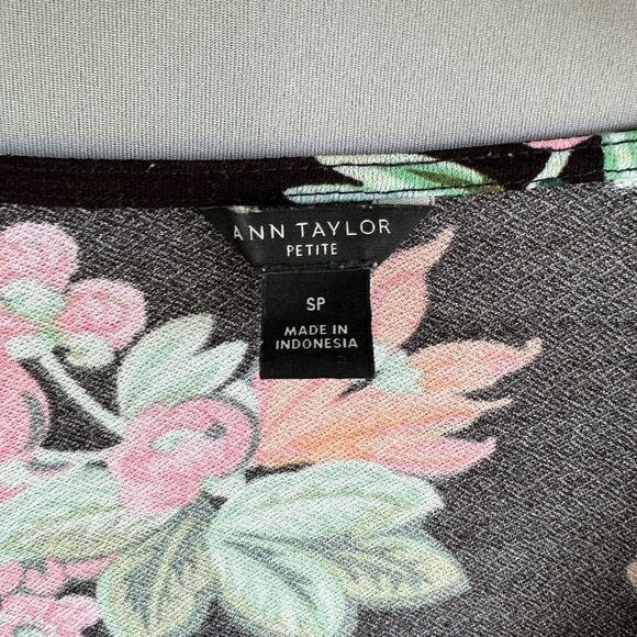 5 for $45 Ann Taylor Wrap Top Blouse Shirt Size SP Floral - Picture 4 of 7